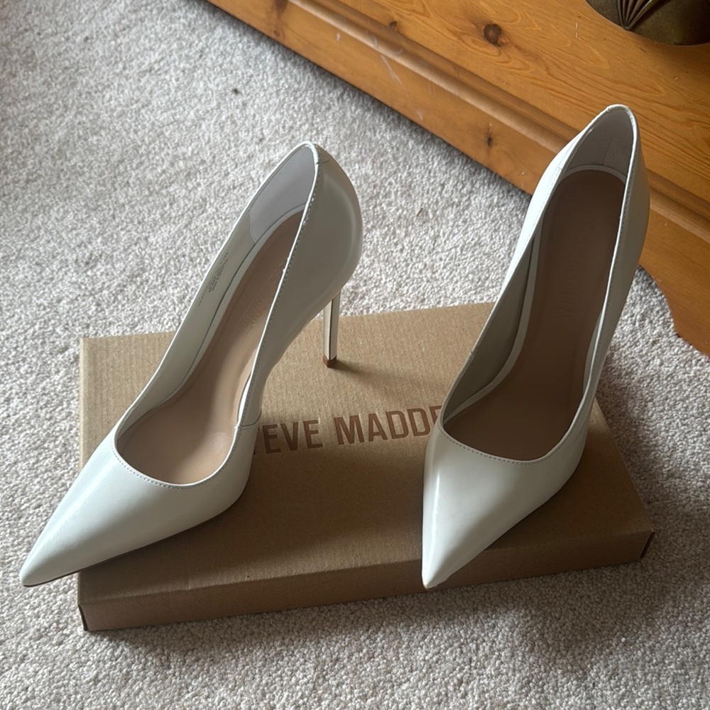 Steve Madden White Heels Elegant Pointed-Toe Pumps
